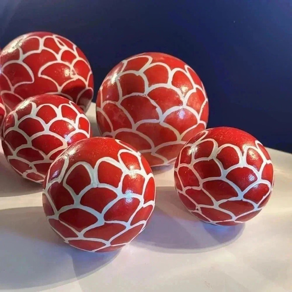 8 Decorative ceramic round balls Red & White purchased at Marshall’s - Picture 6 of 8